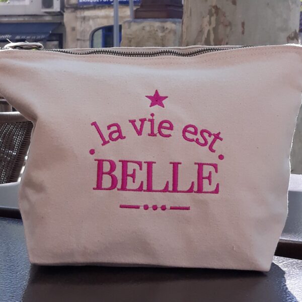 Trousse de toilette blanche La vie est belle recadrée