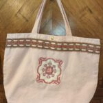 Sac vintage customisé rose pale 1